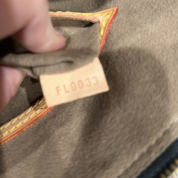 Louis Vuitton Alma - Picture 6 of 10